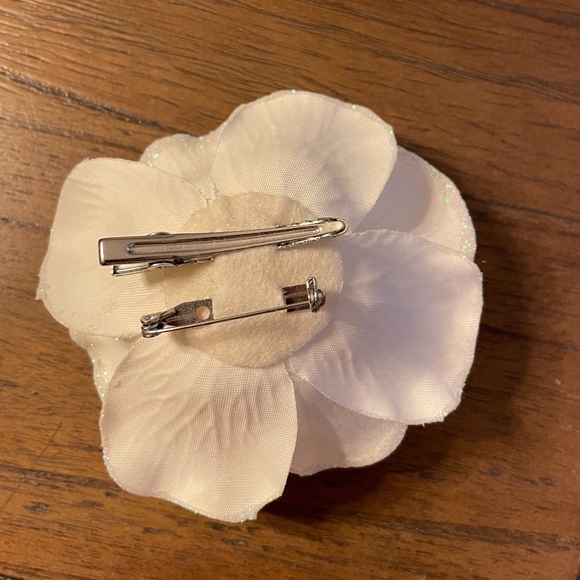 Glitter Edge Flower Hair Clip - Picture 3 of 6
